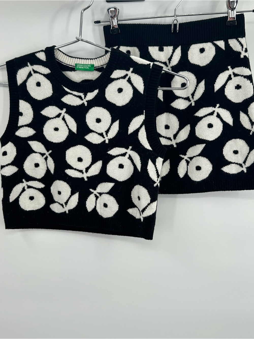 United Colors of Benetton Fuzzy Sweater Vest and Skirt Set Girls 116 (5-6)